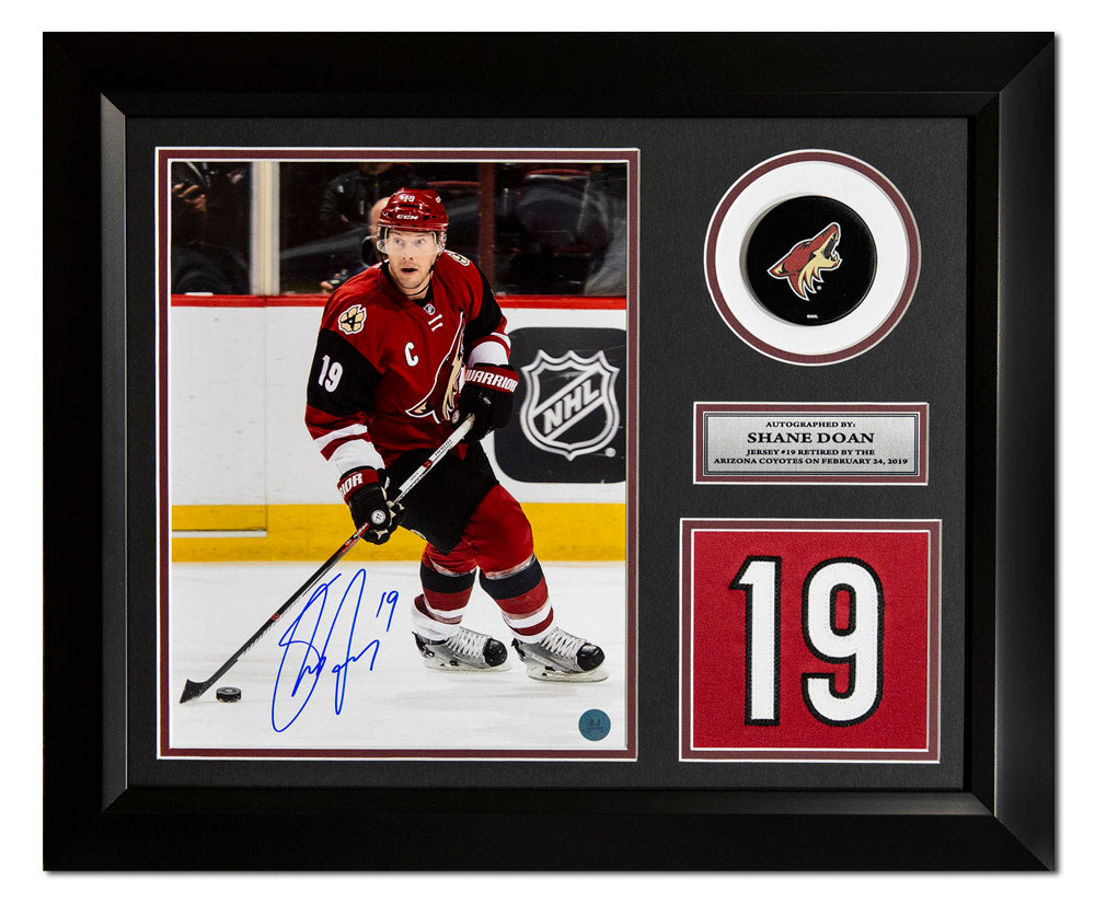 Shane Doan Signed Arizona Coyotes Game Day Number 20x24 Frame product image 1, provided for visual reference and product