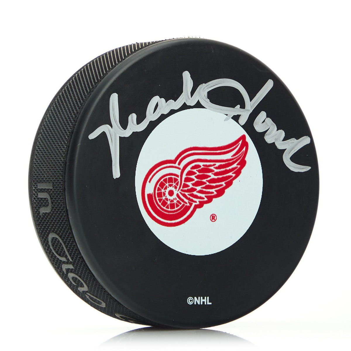 Mark Howe Autographed Detroit Red Wings Hockey Puck product image 1, provided for visual reference and product detail review