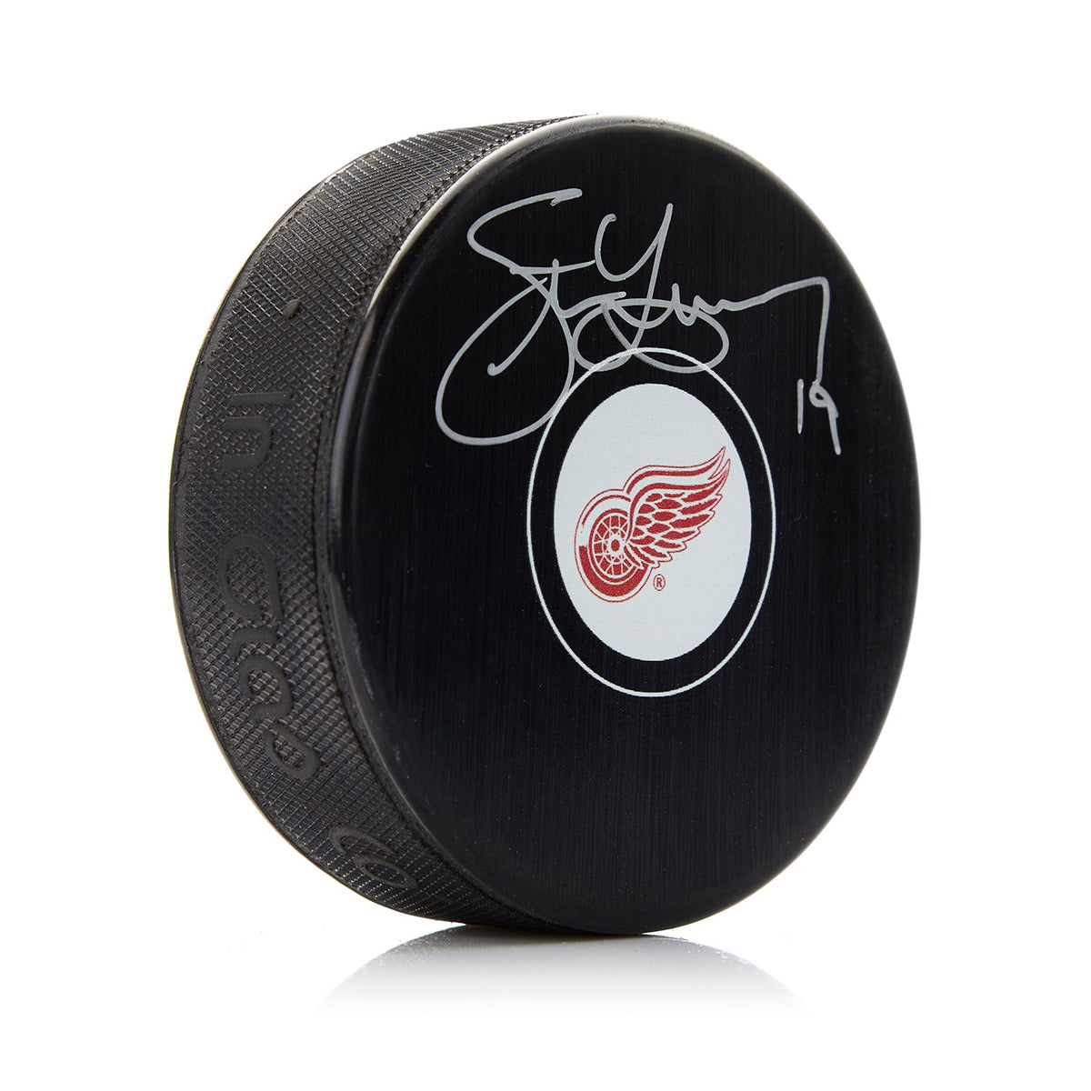 Steve Yzerman Autographed Detroit Red Wings Hockey Puck product image 1, provided for visual reference and product detail