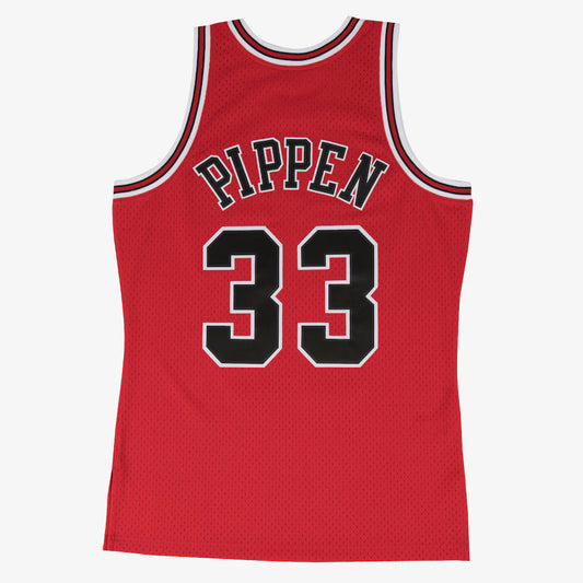 Mens Chicago Bulls Scottie Pippen Mitchell & Ness Red 1997-98 Hardwood Classics Swingman Jersey product image 1, provided