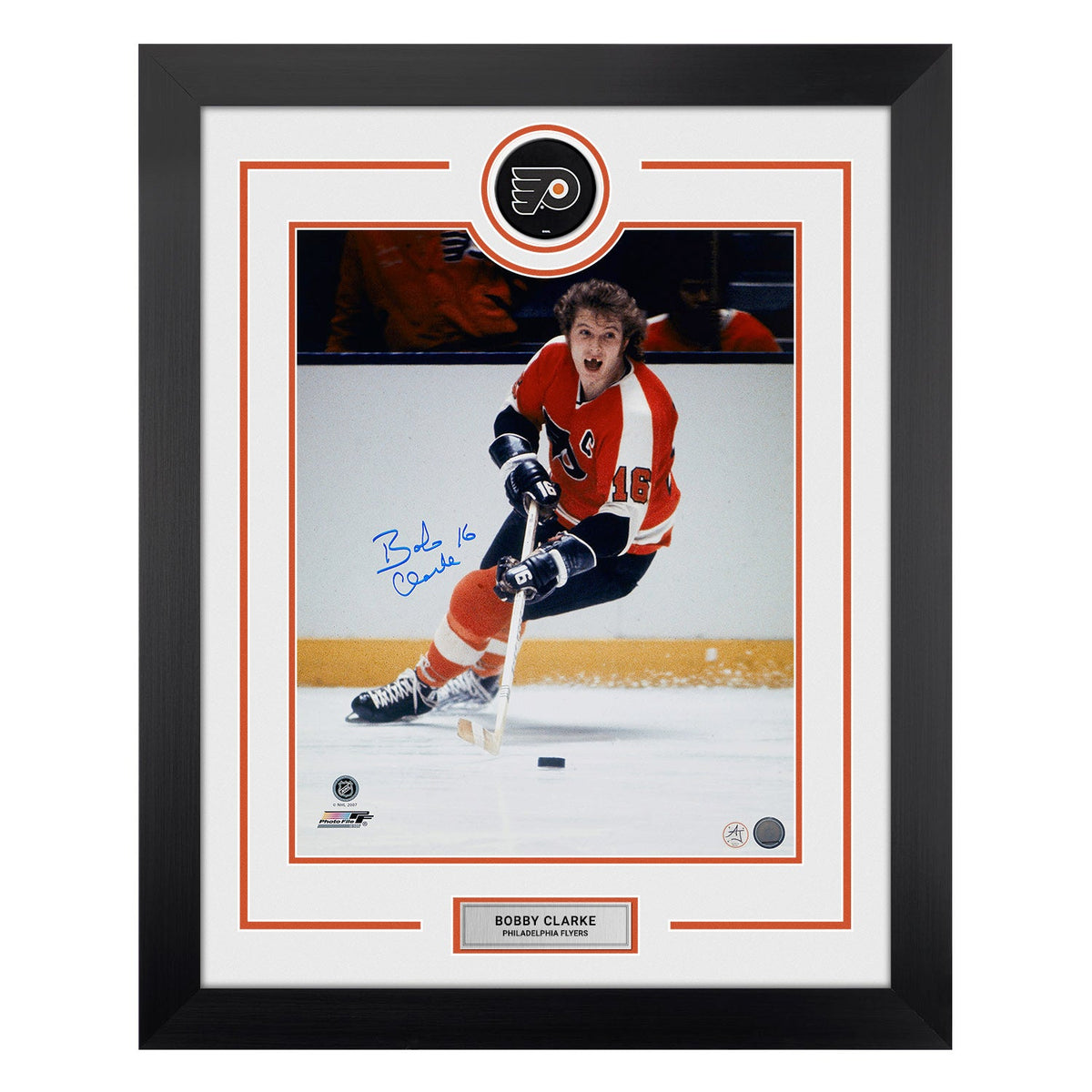 Bobby Clarke Signed Philadelphia Flyers Puck Logo 26x32 Frame product image 1, provided for visual reference and product