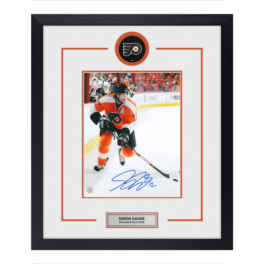 Simon Gagne Autographed Philadelphia Flyers Puck Logo 23x27 Frame product image 1, provided for visual reference and product