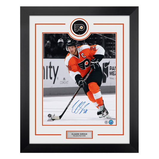 Claude Giroux Autographed Philadelphia Flyers Puck Logo 26x32 Frame product image 1, provided for visual reference and