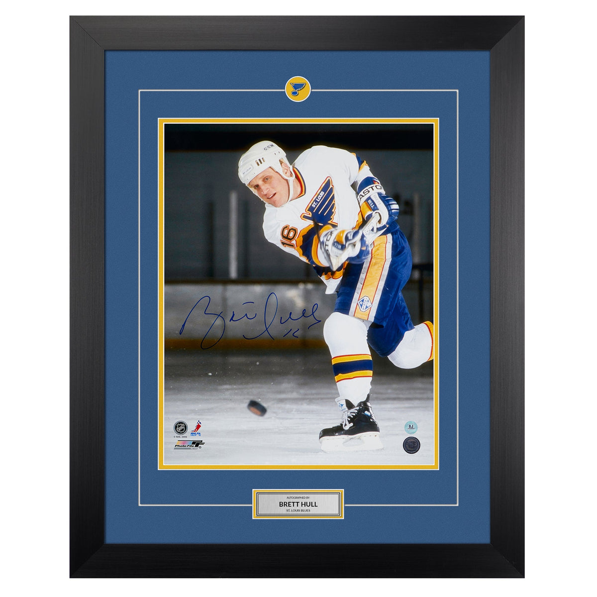 Brett Hull St Louis Blues Autographed Hockey 26x32 Frame product image 1, provided for visual reference and product detail