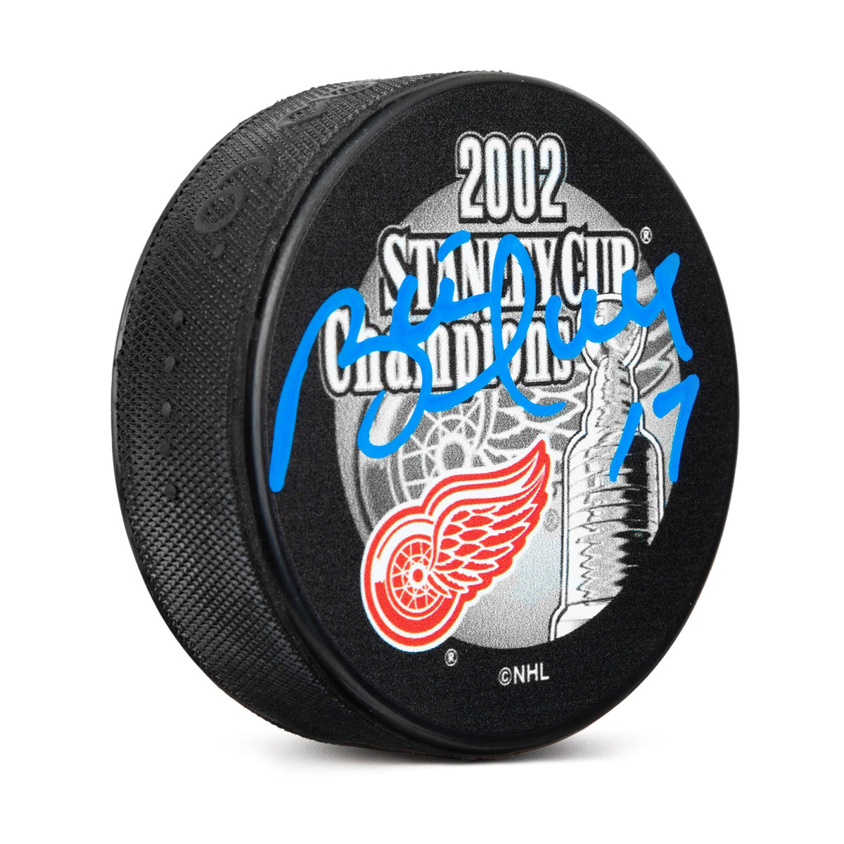 Brett Hull Signed Detroit Red Wings 2002 Stanley Cup Champions Puck product image 1, provided for visual reference and