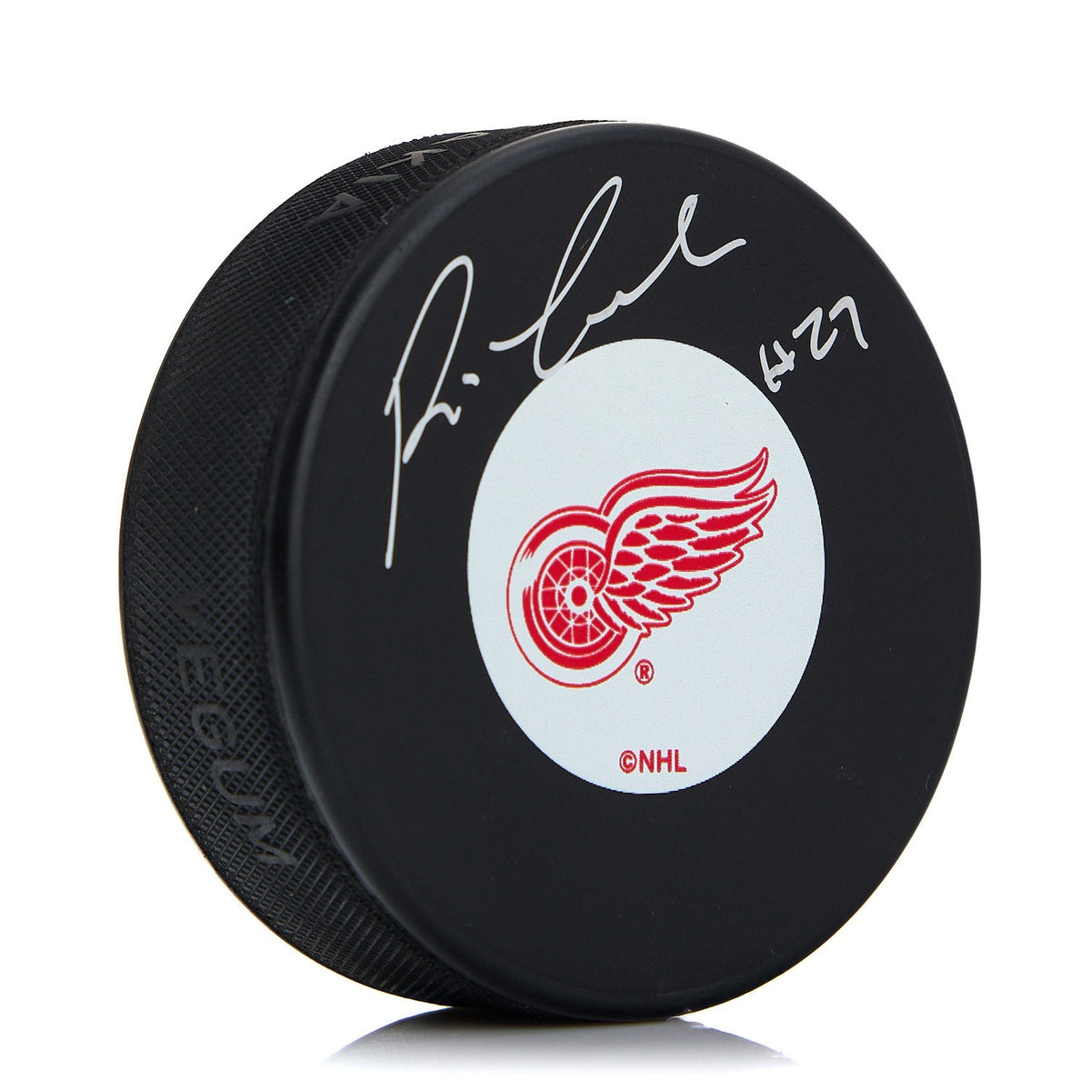 Reggie Leach Detroit Red Wings Autographed Hockey Puck product image 1, provided for visual reference and product detail
