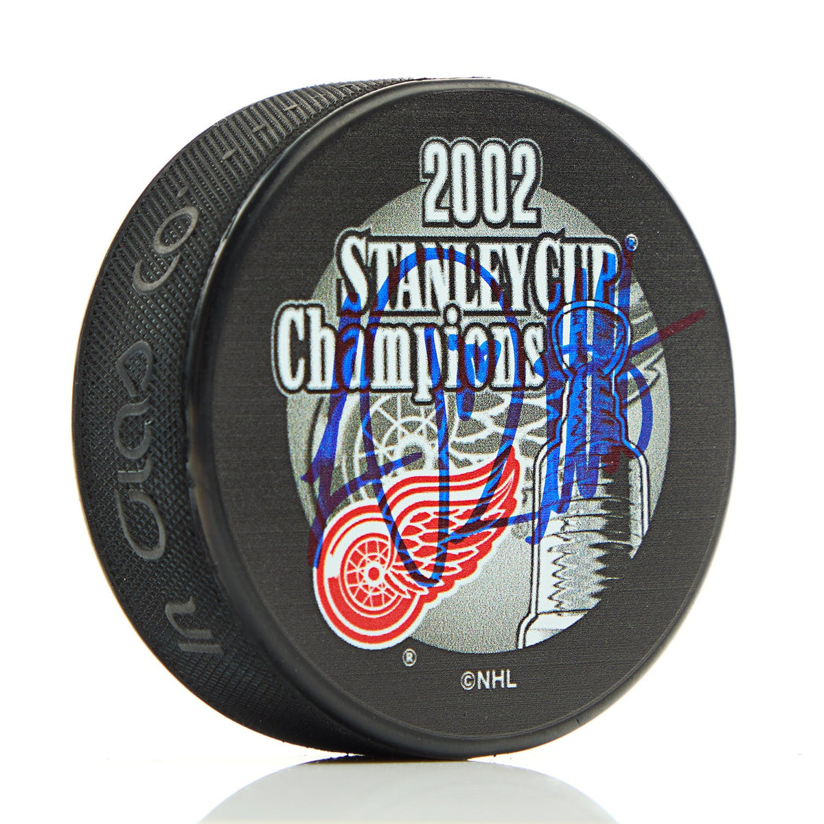 Luc Robitaille Detroit Red Wings Autographed 2002 Stanley Cup Puck product image 1, provided for visual reference and