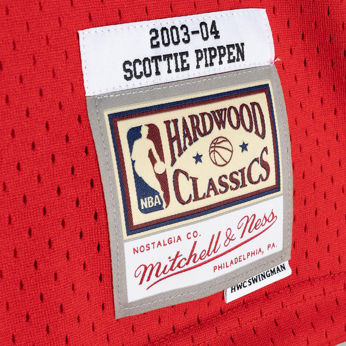 Mens Chicago Bulls Scottie Pippen Mitchell & Ness Red 2003 Hardwood Classics Swingman Jersey product image 5, provided for