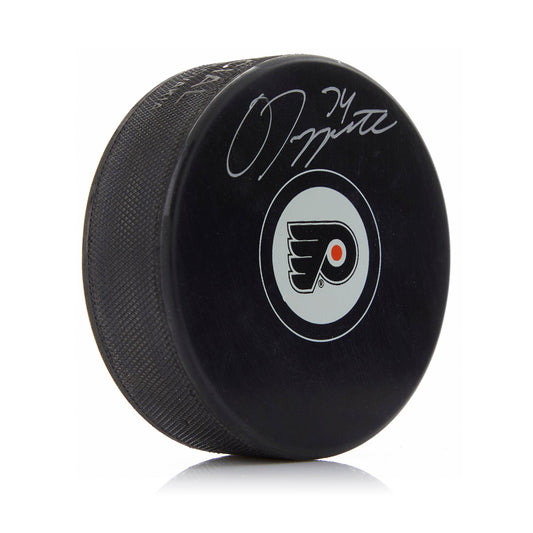 Owen Tippett Autographed Philadelphia Flyers Hockey Puck product image 1, provided for visual reference and product detail