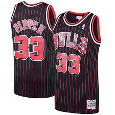 Chicago Bulls Scottie Pippen Black 1995-96 Hardwood Classics Swingman Jersey product image 1, provided for visual reference
