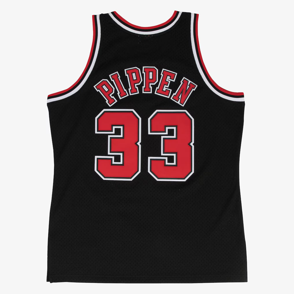 Chicago Bulls Scottie Pippen Mitchell & Ness Black 1997-98 Hardwood Classics Swingman Jersey for Men product image 2,